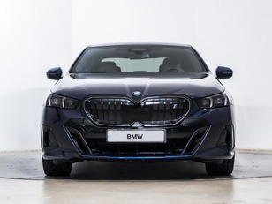 Fotos de BMW i5 eDrive40 color Azul. Año 2023. 250KW(340CV). Eléctrico. En concesionario Oliva Motor Tarragona de Tarragona
