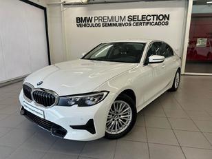 Fotos de BMW Serie 3 320i color Blanco. Año 2022. 135KW(184CV). Gasolina. En concesionario Lurauto Navarra de Navarra