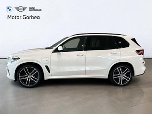 Fotos de BMW X5 xDrive45e color Blanco. Año 2021. 290KW(394CV). Híbrido Electro/Gasolina. En concesionario Motor Gorbea de Álava
