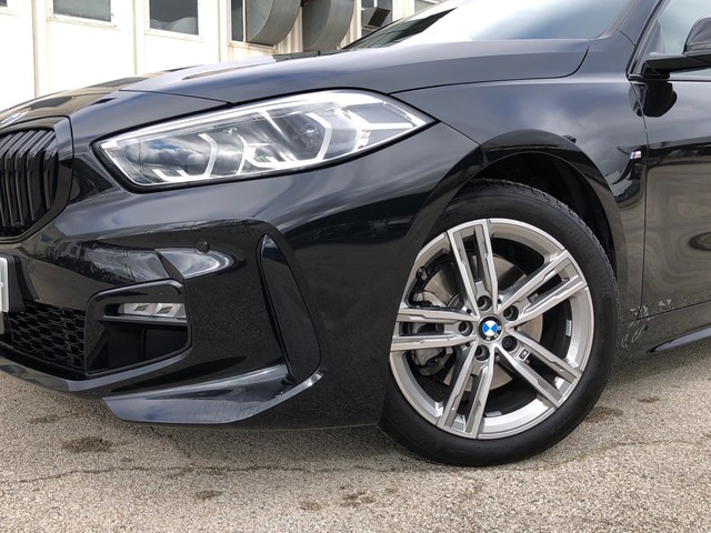 BMW Serie 1 118d color Negro. Año 2023. 110KW(150CV). Diésel. En concesionario Vehinter Getafe de Madrid