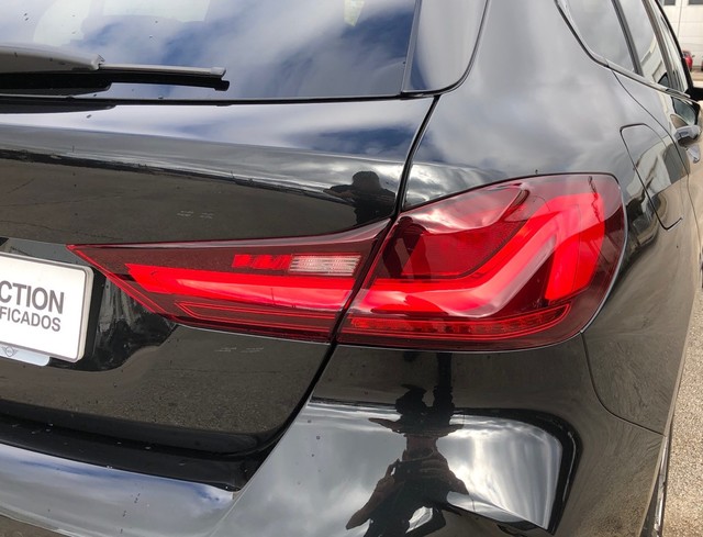 BMW Serie 1 118d color Negro. Año 2023. 110KW(150CV). Diésel. En concesionario Vehinter Getafe de Madrid