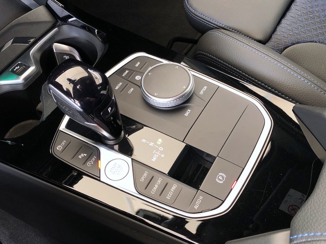 BMW Serie 1 118d color Negro. Año 2023. 110KW(150CV). Diésel. En concesionario Vehinter Getafe de Madrid