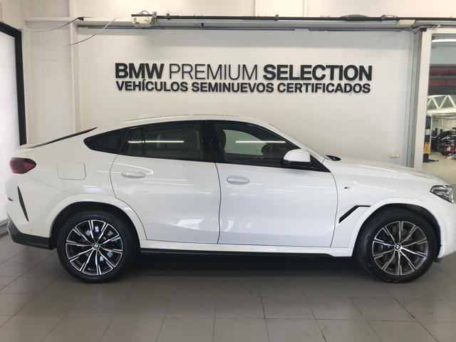 BMW X6 xDrive30d color Blanco. Año 2020. 195KW(265CV). Diésel. En concesionario Lurauto Navarra de Navarra