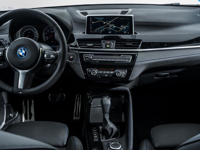 BMW X2 xDrive25e color Azul. Año 2023. 162KW(220CV). Híbrido Electro/Gasolina. En concesionario Oliva Motor Tarragona de Tarragona