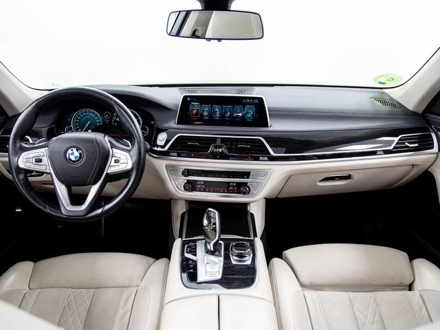 BMW Serie 7 750i color Gris. Año 2015. 330KW(450CV). Gasolina. En concesionario Móvil Begar Alicante de Alicante