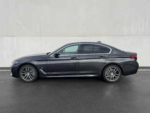 Fotos de BMW Serie 5 520d color Gris. Año 2022. 140KW(190CV). Diésel. En concesionario Novomóvil Oleiros de Coruña