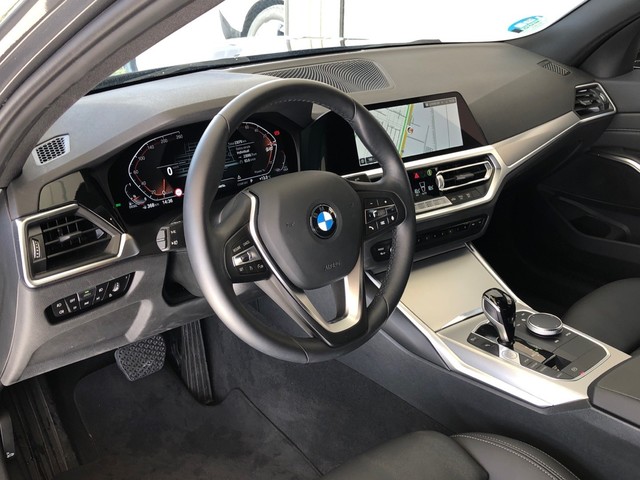 BMW Serie 3 320d color Gris. Año 2022. 140KW(190CV). Diésel. En concesionario Vehinter Getafe de Madrid