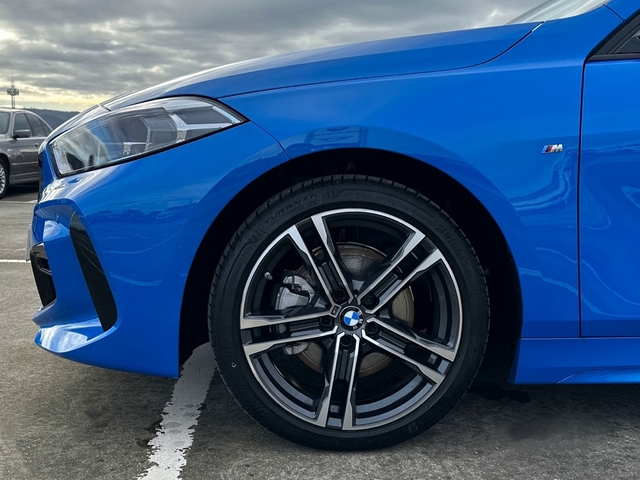 BMW Serie 1 118d color Azul. Año 2023. 110KW(150CV). Diésel. En concesionario Triocar Avilés (Bmw y Mini) de Asturias
