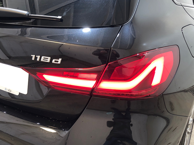 BMW Serie 1 118d color Negro. Año 2023. 110KW(150CV). Diésel. En concesionario Movilnorte El Plantio de Madrid