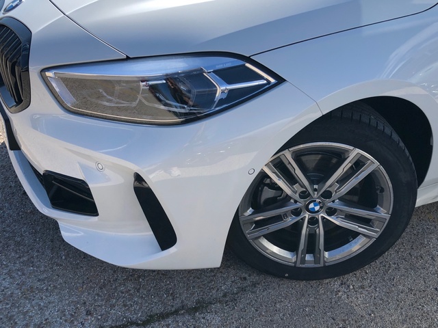 BMW Serie 1 118d color Blanco. Año 2023. 110KW(150CV). Diésel. En concesionario Auto Premier, S.A. - MADRID de Madrid