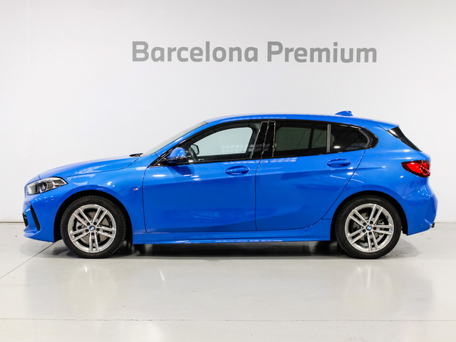 BMW Serie 1 118d color Azul. Año 2023. 110KW(150CV). Diésel. En concesionario Barcelona Premium -- GRAN VIA de Barcelona