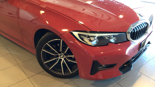 BMW Serie 3 318d color Rojo. Año 2020. 110KW(150CV). Diésel. En concesionario BYmyCAR Madrid - Alcalá de Madrid