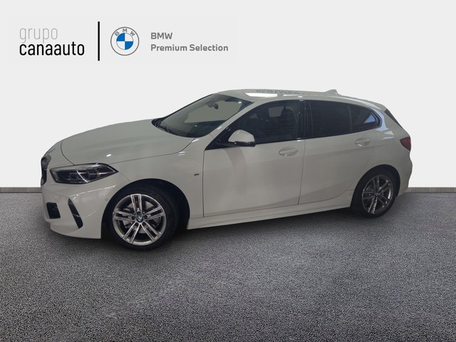 BMW Serie 1 118i color Blanco. Año 2023. 100KW(136CV). Gasolina. En concesionario CANAAUTO - TACO de Sta. C. Tenerife