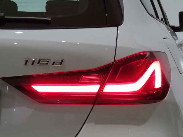 BMW Serie 1 118d color Blanco. Año 2022. 110KW(150CV). Diésel. En concesionario FINESTRAT Automoviles Fersan, S.A. de Alicante