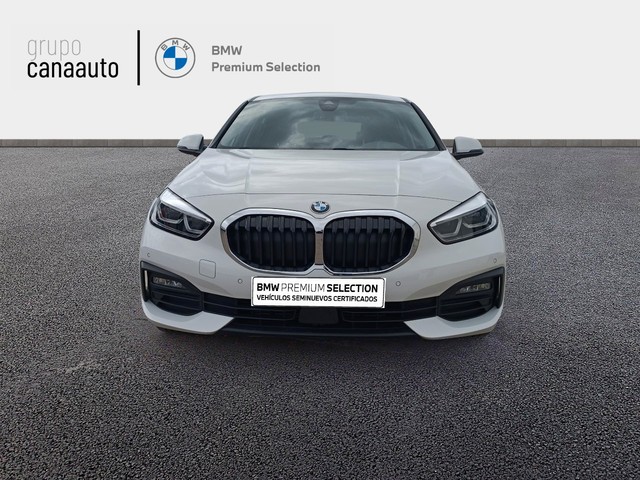 BMW Serie 1 116d color Blanco. Año 2023. 85KW(116CV). Diésel. En concesionario TACO de Sta. C. Tenerife