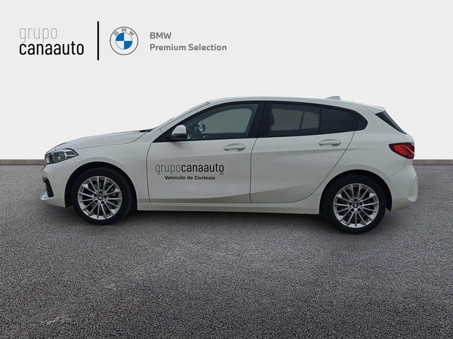BMW Serie 1 116d color Blanco. Año 2023. 85KW(116CV). Diésel. En concesionario TACO de Sta. C. Tenerife