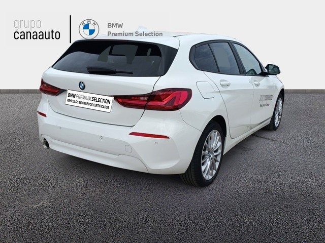 BMW Serie 1 116d color Blanco. Año 2023. 85KW(116CV). Diésel. En concesionario TACO de Sta. C. Tenerife