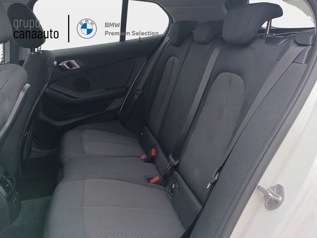 BMW Serie 1 116d color Blanco. Año 2023. 85KW(116CV). Diésel. En concesionario TACO de Sta. C. Tenerife