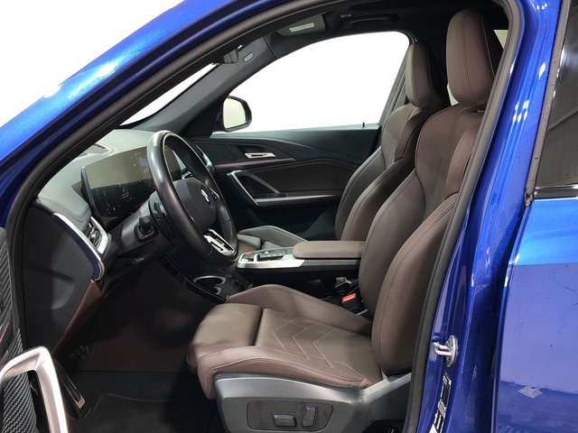BMW X1 sDrive18i color Azul. Año 2023. 100KW(136CV). Gasolina. En concesionario Movilnorte Las Rozas de Madrid