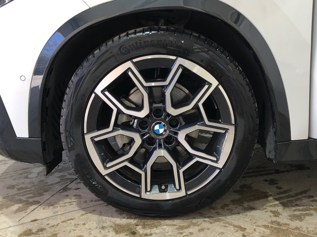 BMW X1 sDrive18i color Blanco. Año 2023. 100KW(136CV). Gasolina. En concesionario Movilnorte Las Rozas de Madrid
