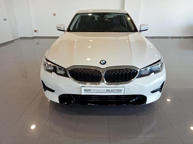 BMW Serie 3 318d color Blanco. Año 2020. 110KW(150CV). Diésel. En concesionario Mandel Motor Badajoz de Badajoz