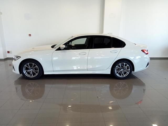 BMW Serie 3 318d color Blanco. Año 2020. 110KW(150CV). Diésel. En concesionario Mandel Motor Badajoz de Badajoz