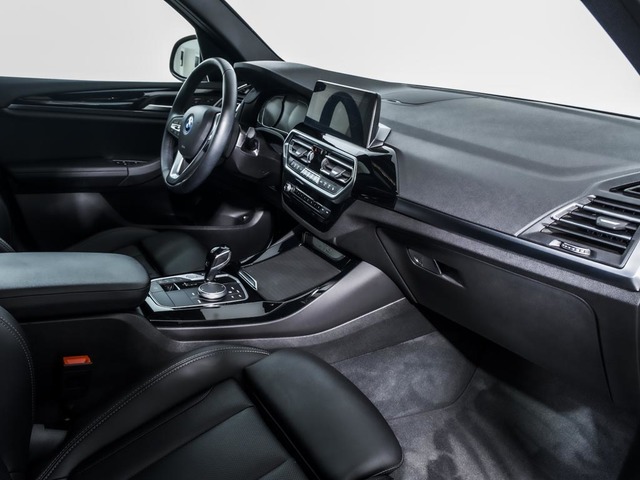 BMW X3 xDrive30e color Negro. Año 2022. 215KW(292CV). Híbrido Electro/Gasolina. En concesionario Oliva Motor Tarragona de Tarragona