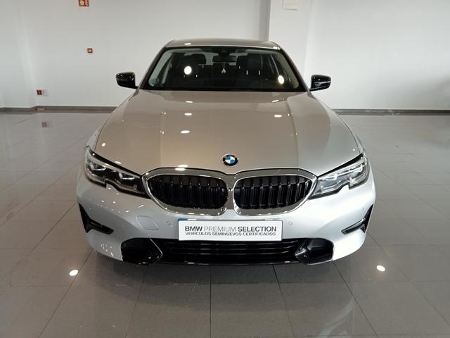 BMW Serie 3 318d color Gris Plata. Año 2019. 110KW(150CV). Diésel. En concesionario Ceres Motor S.L. de Cáceres