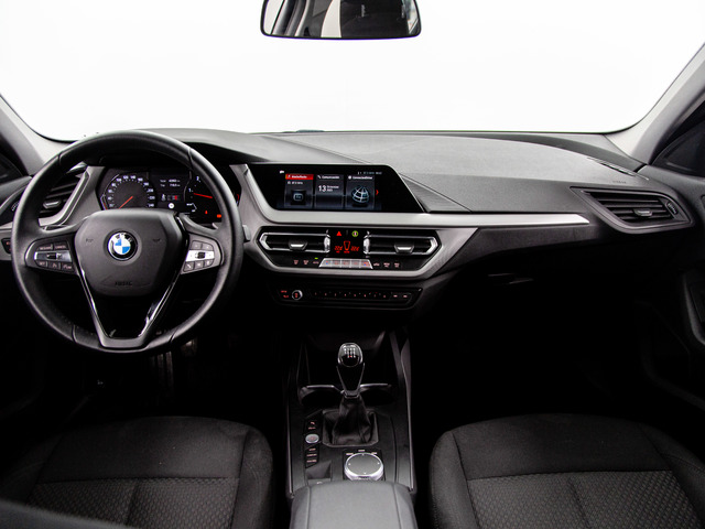 BMW Serie 1 118d color Negro. Año 2020. 110KW(150CV). Diésel. En concesionario Movil Begar Petrer de Alicante