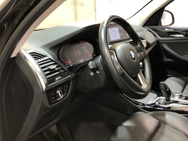 BMW X3 xDrive20d color Negro. Año 2020. 140KW(190CV). Diésel. En concesionario Movilnorte El Plantio de Madrid