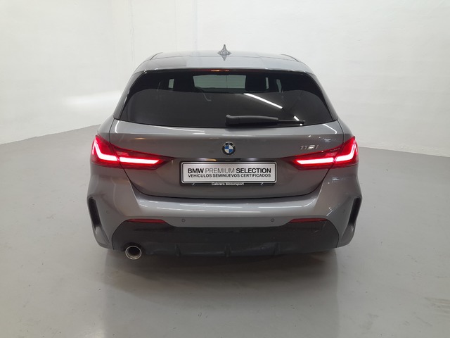 BMW Serie 1 118i color Gris. Año 2022. 100KW(136CV). Gasolina. En concesionario Cabrero Motorsport de Huesca