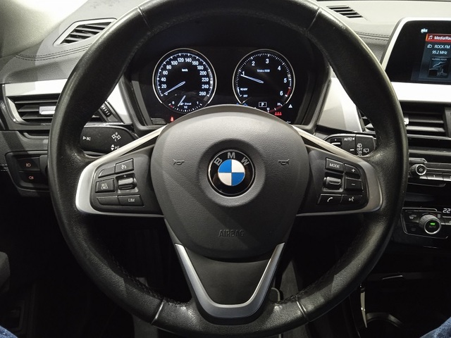 BMW X2 sDrive18d color Blanco. Año 2019. 110KW(150CV). Diésel. En concesionario ALBAMOCION CIUDAD REAL  de Ciudad Real