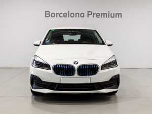 Fotos de BMW Serie 2 225xe iPerformance Active Tourer color Blanco. Año 2019. 165KW(224CV). Híbrido Electro/Gasolina. En concesionario Barcelona Premium -- GRAN VIA de Barcelona