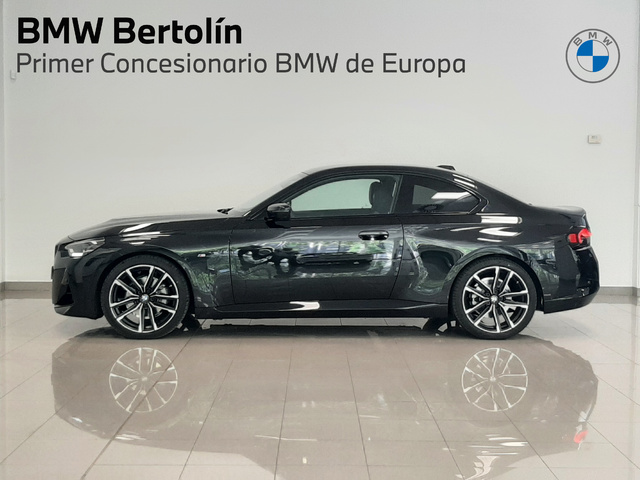 BMW Serie 2 220i Coupe color Negro. Año 2023. 135KW(184CV). Gasolina. En concesionario Automoviles Bertolin, S.L. de Valencia