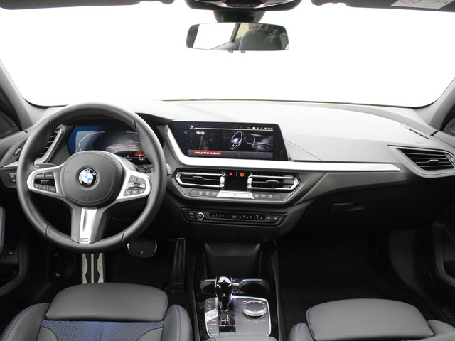BMW Serie 1 118i color Gris. Año 2023. 103KW(140CV). Gasolina. En concesionario Augusta Aragon S.A. de Zaragoza