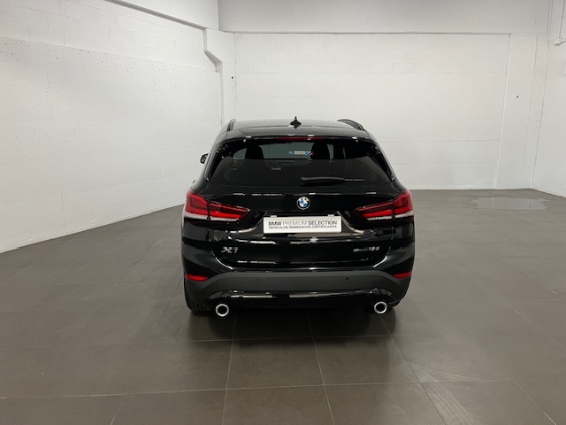 BMW X1 sDrive18d color Negro. Año 2022. 110KW(150CV). Diésel. En concesionario Amiocar S.A. de Coruña
