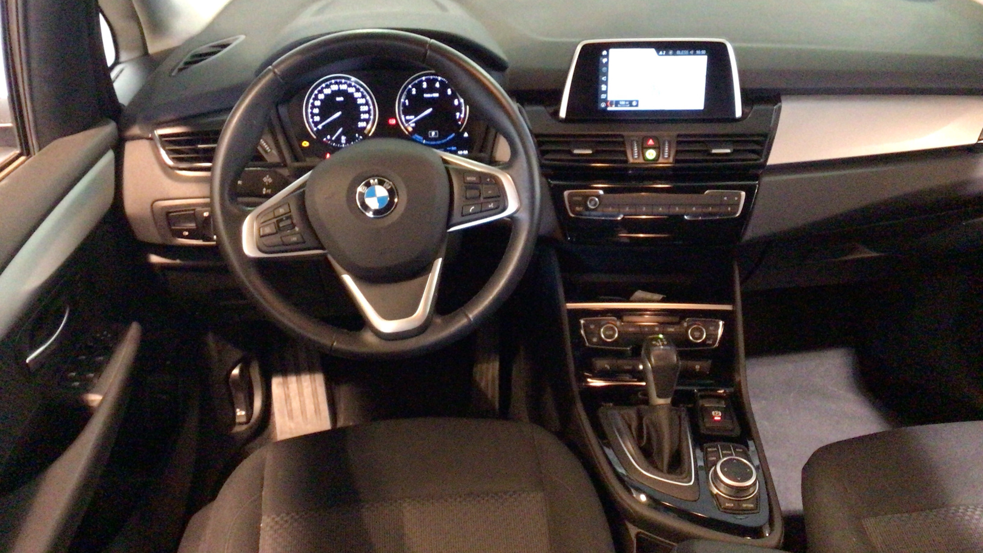 BMW Serie 2 225xe iPerformance Active Tourer color Gris Plata. Año 2020. 165KW(224CV). Híbrido Electro/Gasolina. En concesionario BYmyCAR Madrid - Alcalá de Madrid