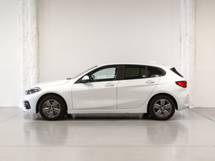 Fotos de BMW Serie 1 118i color Blanco. Año 2020. 103KW(140CV). Gasolina. En concesionario Barcelona Premium -- GRAN VIA de Barcelona