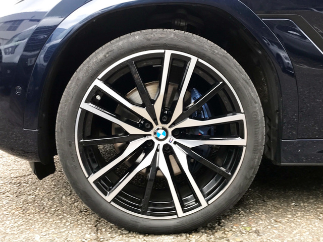 BMW X6 xDrive40i color Azul. Año 2023. 250KW(340CV). Gasolina. En concesionario Celtamotor Vigo  de Pontevedra