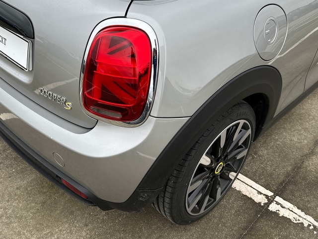 fotoG 12 del MINI MINI 3 Puertas Cooper SE 135 kW (184 CV) 184cv Eléctrico del 2023 en Asturias