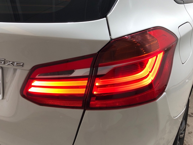 BMW Serie 2 225xe iPerformance Active Tourer color Blanco. Año 2019. 165KW(224CV). Híbrido Electro/Gasolina. En concesionario Movilnorte Las Rozas de Madrid