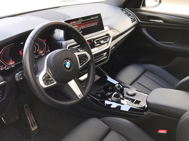 BMW X3 xDrive20d color Blanco. Año 2023. 140KW(190CV). Diésel. En concesionario Celtamotor Vigo  de Pontevedra