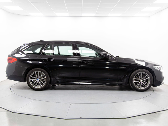 BMW Serie 5 520d Touring color Negro. Año 2019. 140KW(190CV). Diésel. En concesionario Móvil Begar Alicante de Alicante