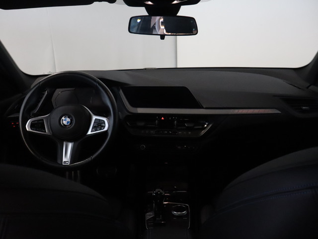 BMW Serie 1 118i color Negro. Año 2020. 103KW(140CV). Gasolina. En concesionario Pruna Motor, S.L de Barcelona