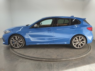 Fotos de BMW Serie 1 M135i color Azul. Año 2023. 225KW(306CV). Gasolina. En concesionario Proa Premium Palma de Baleares