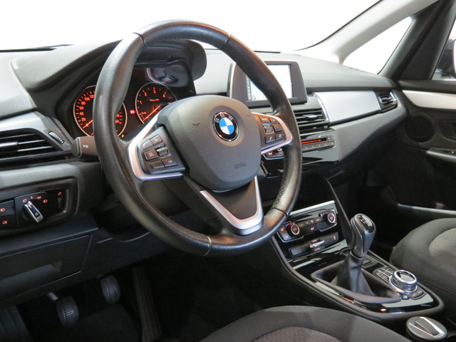 BMW Serie 2 216d Active Tourer color Negro. Año 2019. 85KW(116CV). Diésel. En concesionario FINESTRAT Automoviles Fersan, S.A. de Alicante