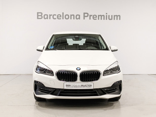 Fotos de BMW Serie 2 225xe iPerformance Active Tourer color Blanco. Año 2021. 165KW(224CV). Híbrido Electro/Gasolina. En concesionario Barcelona Premium -- GRAN VIA de Barcelona