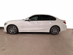 Fotos de BMW Serie 3 320d color Blanco. Año 2020. 140KW(190CV). Diésel. En concesionario Automóviles Oviedo S.A. de Asturias