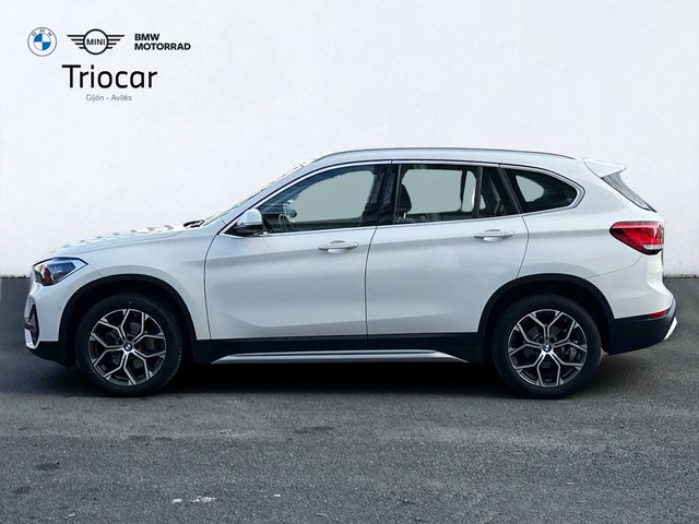 BMW X1 sDrive18d color Blanco. Año 2020. 110KW(150CV). Diésel. En concesionario Triocar Gijón (Bmw y Mini) de Asturias