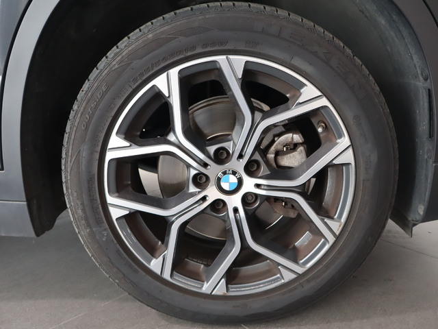 BMW X1 sDrive18d color Negro. Año 2019. 110KW(150CV). Diésel. En concesionario Pruna Motor, S.L de Barcelona